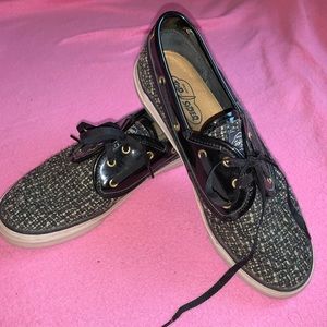 Stunning Gold Line Sperrys